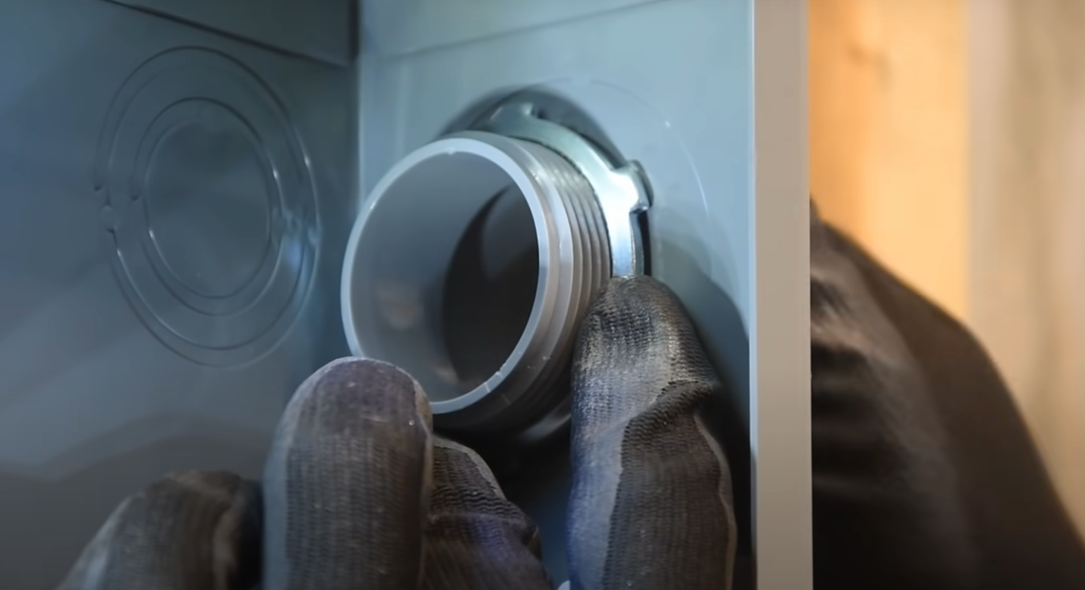 How Many Watts Can A 20Amp Breaker Handle? ElectronicsHacks 