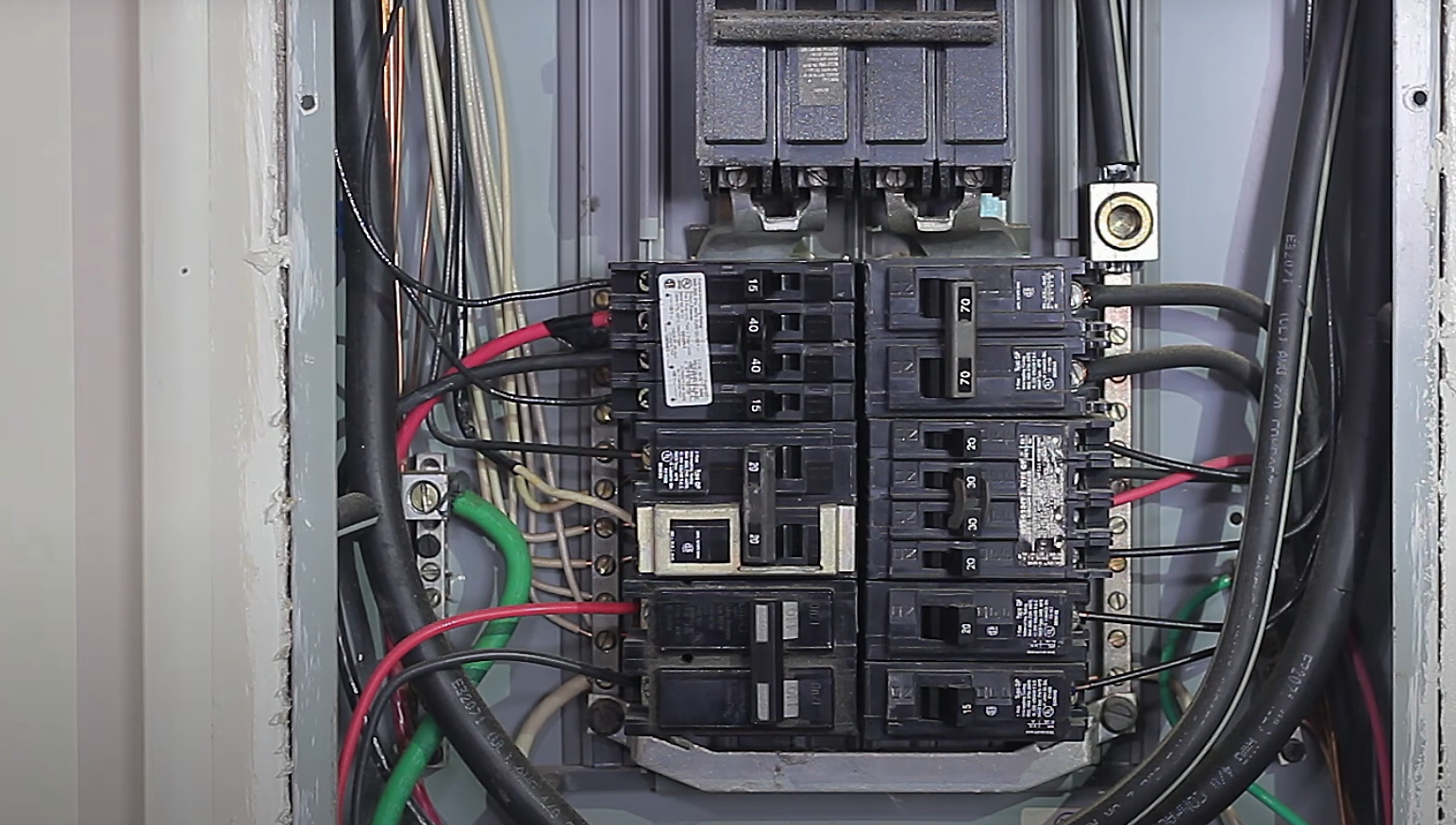 How Much Does It Cost to Replace a Circuit Breaker? - ElectronicsHacks