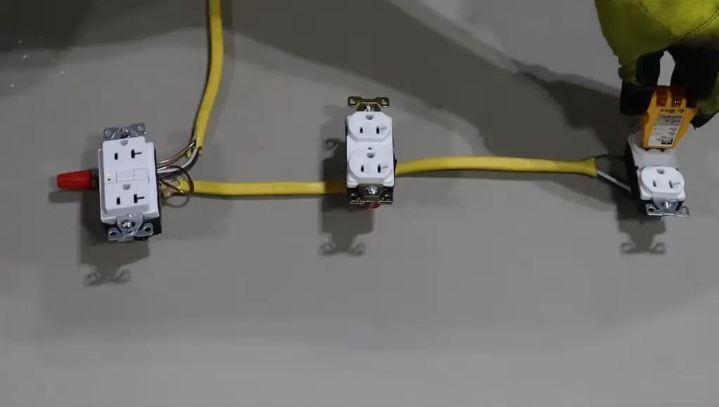 Difference Between a GFCI Outlet and a Regular Outlet