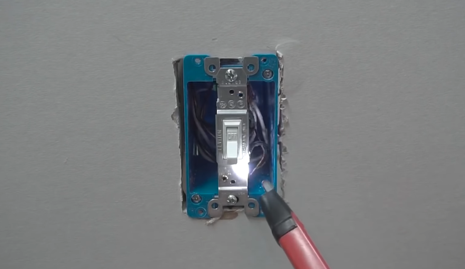 How to Fix a Buzzing Electrical Outlet? ElectronicsHacks