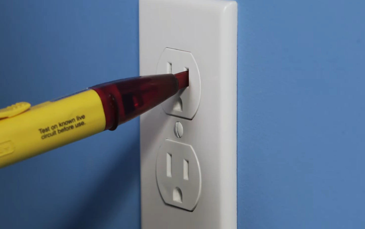 How to Fix a Loose Electrical Outlet? ElectronicsHacks