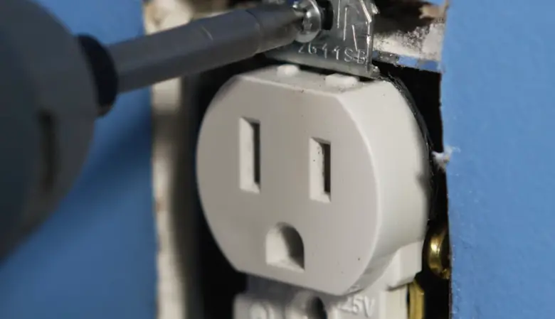 How to Fix a Loose Electrical Outlet? - ElectronicsHacks