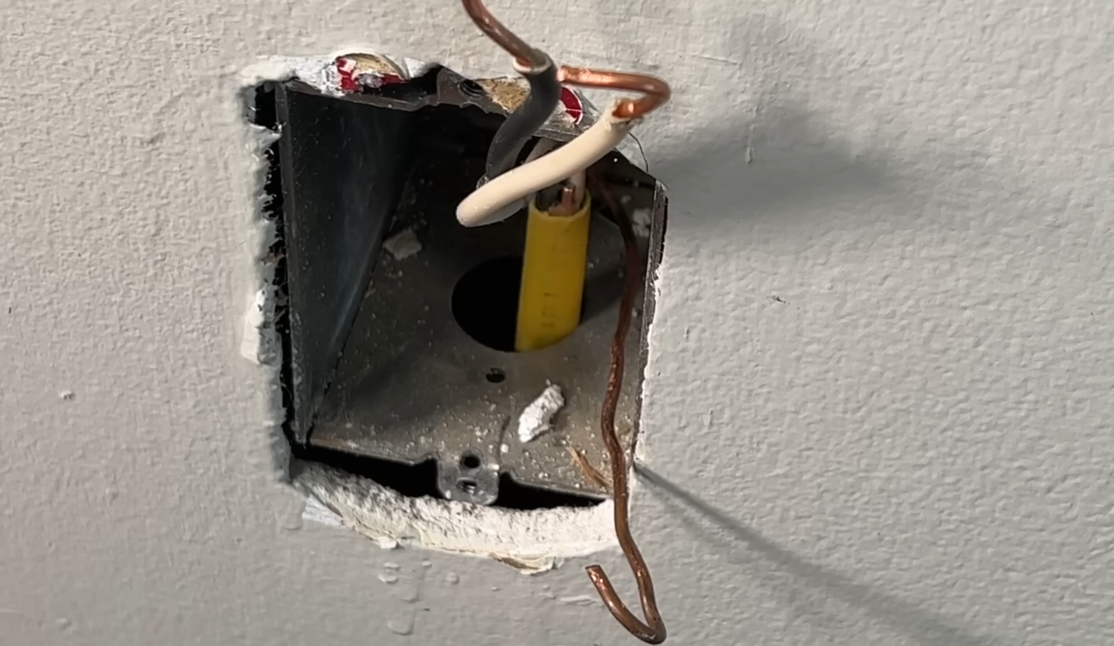 How to Move an Electrical Outlet? - ElectronicsHacks