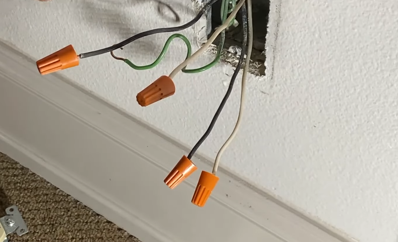 How to Replace an Electrical Outlet With 4 Wires? ElectronicsHacks