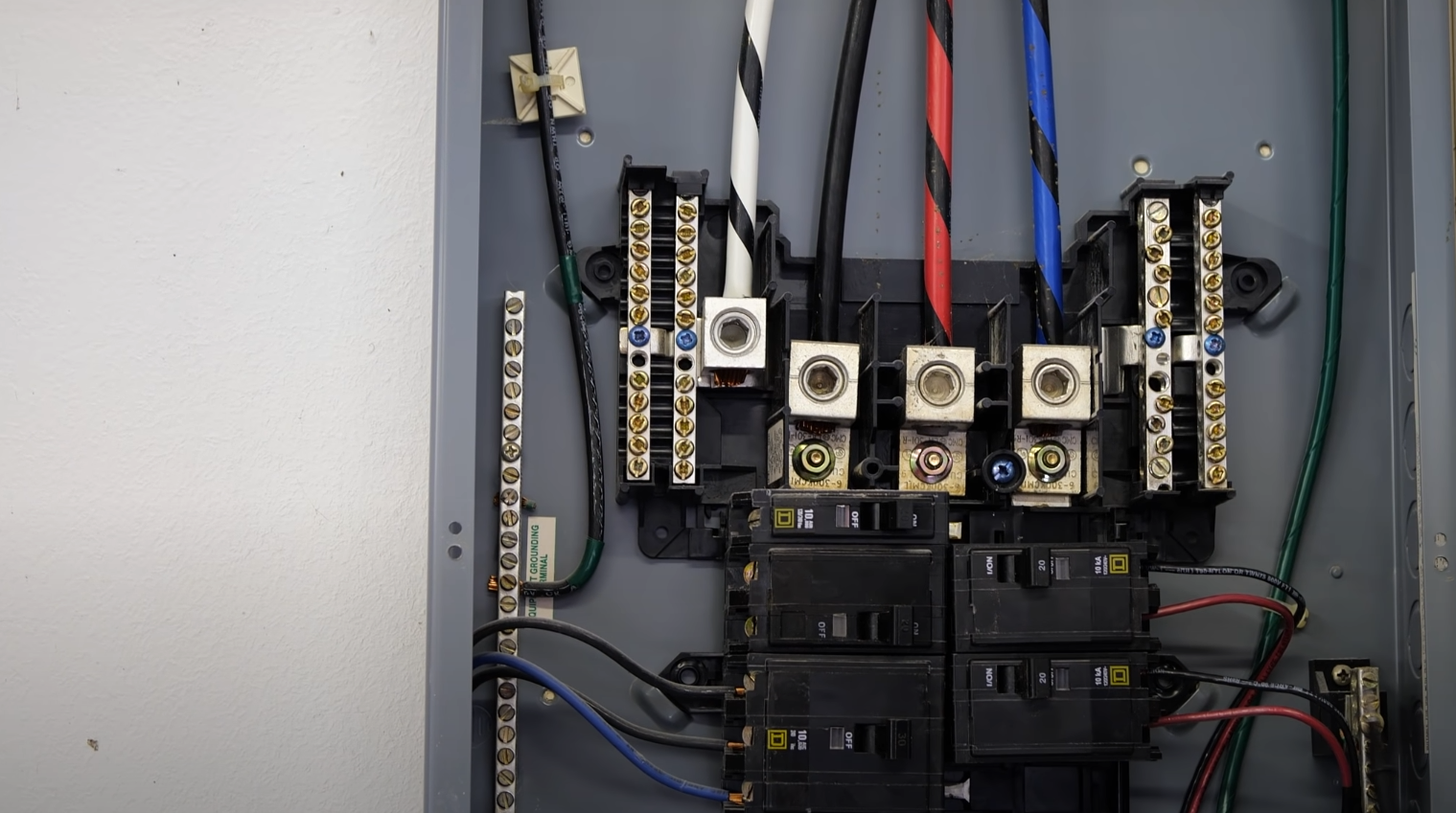 How to Wire 220V Plug With 3 Wires? - ElectronicsHacks