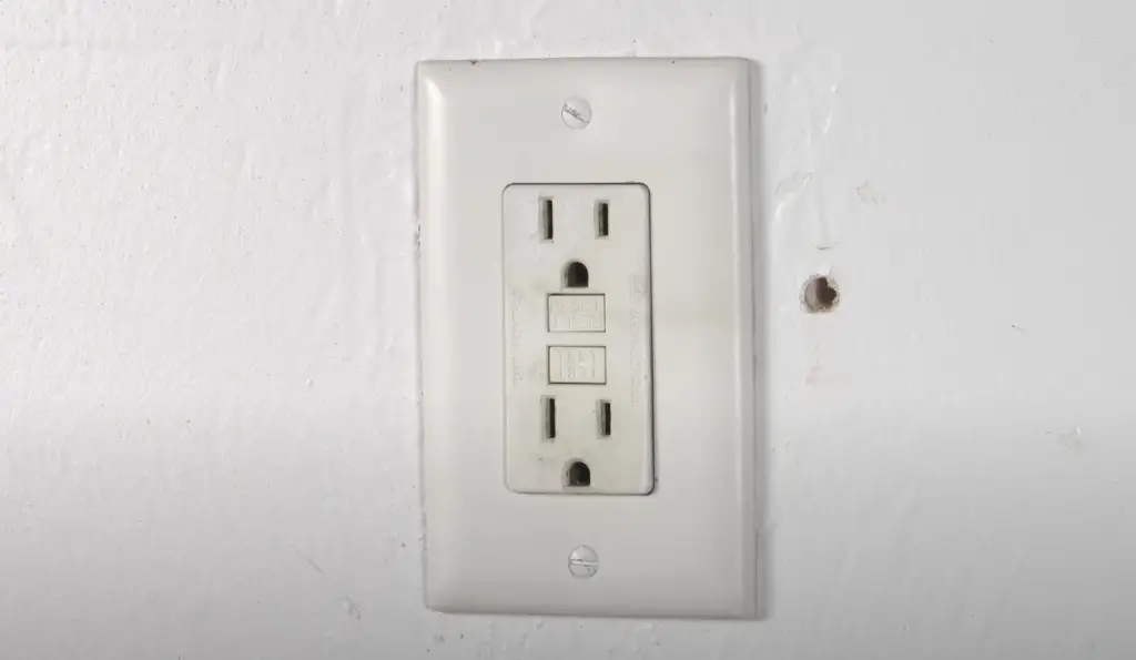 How Many Outlets Can Be on a 20 Amp Circuit?