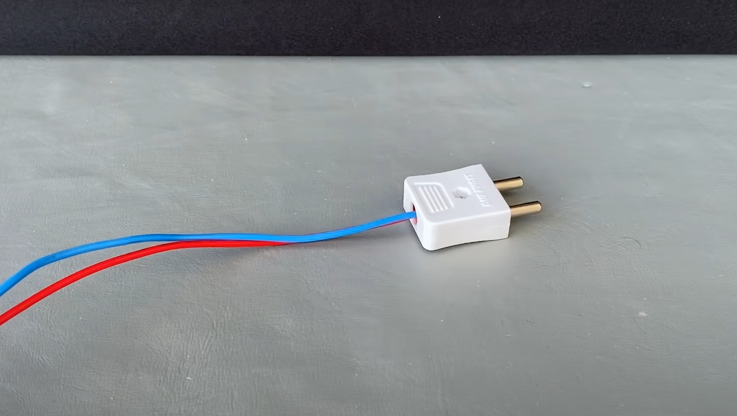 How to Wire a Light Fixture With Two Black Wires? - ElectronicsHacks