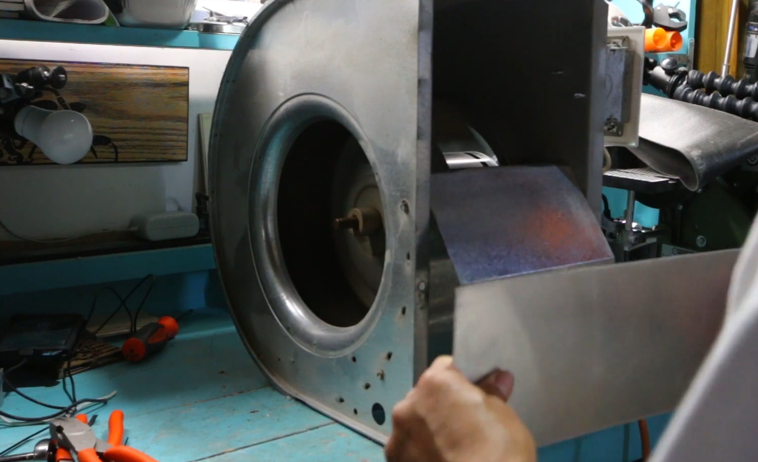 How to Wire a Squirrel Cage Fan? ElectronicsHacks