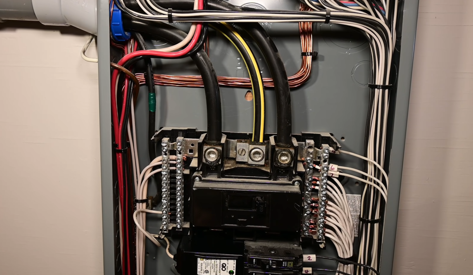 Why Is My Neutral Wire Hot? ElectronicsHacks