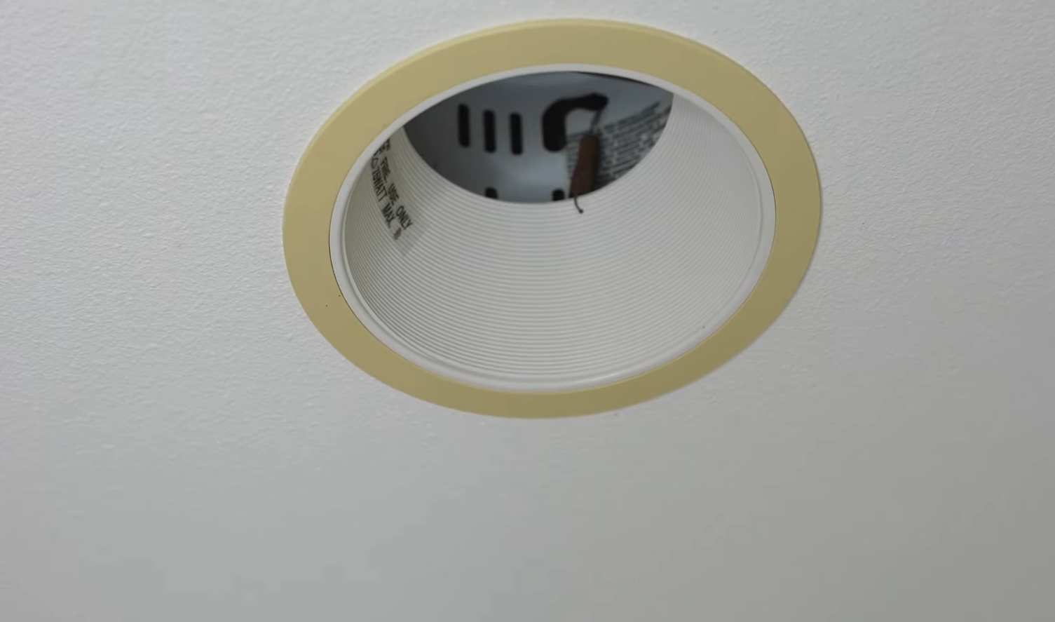 Why Would an Electrical Outlet Stop Working? ElectronicsHacks