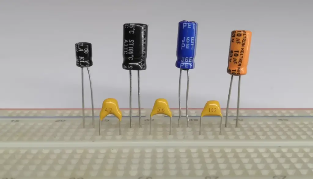 How Does Voltage Change Across a Capacitor: