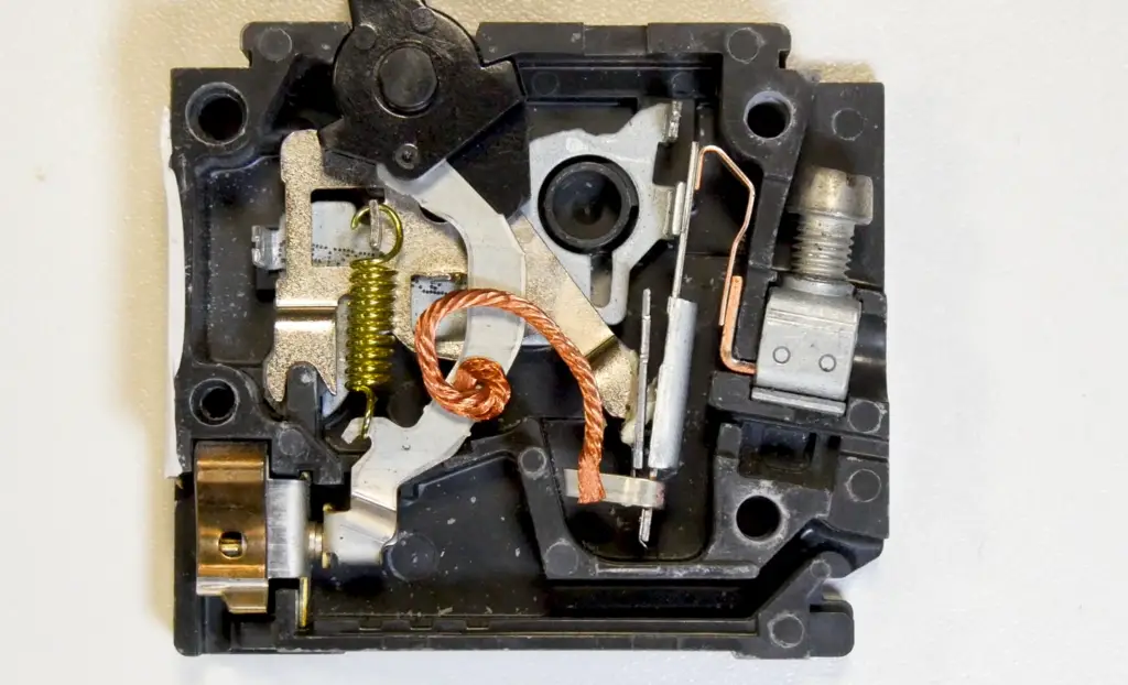 What Is The Difference Between A Circuit Breaker And A Fuse?