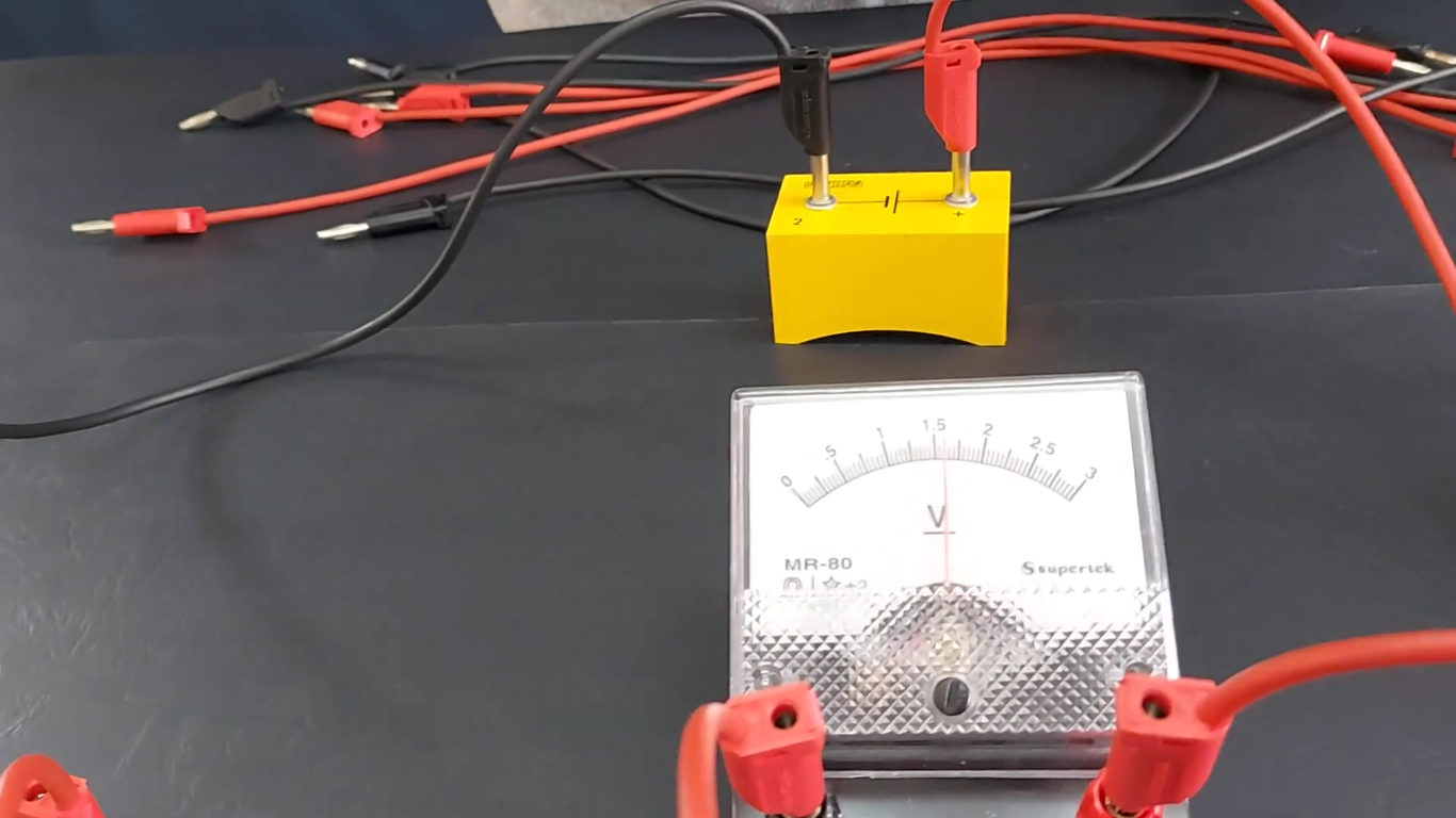 How Is a Voltmeter Connected in a Circuit? - ElectronicsHacks