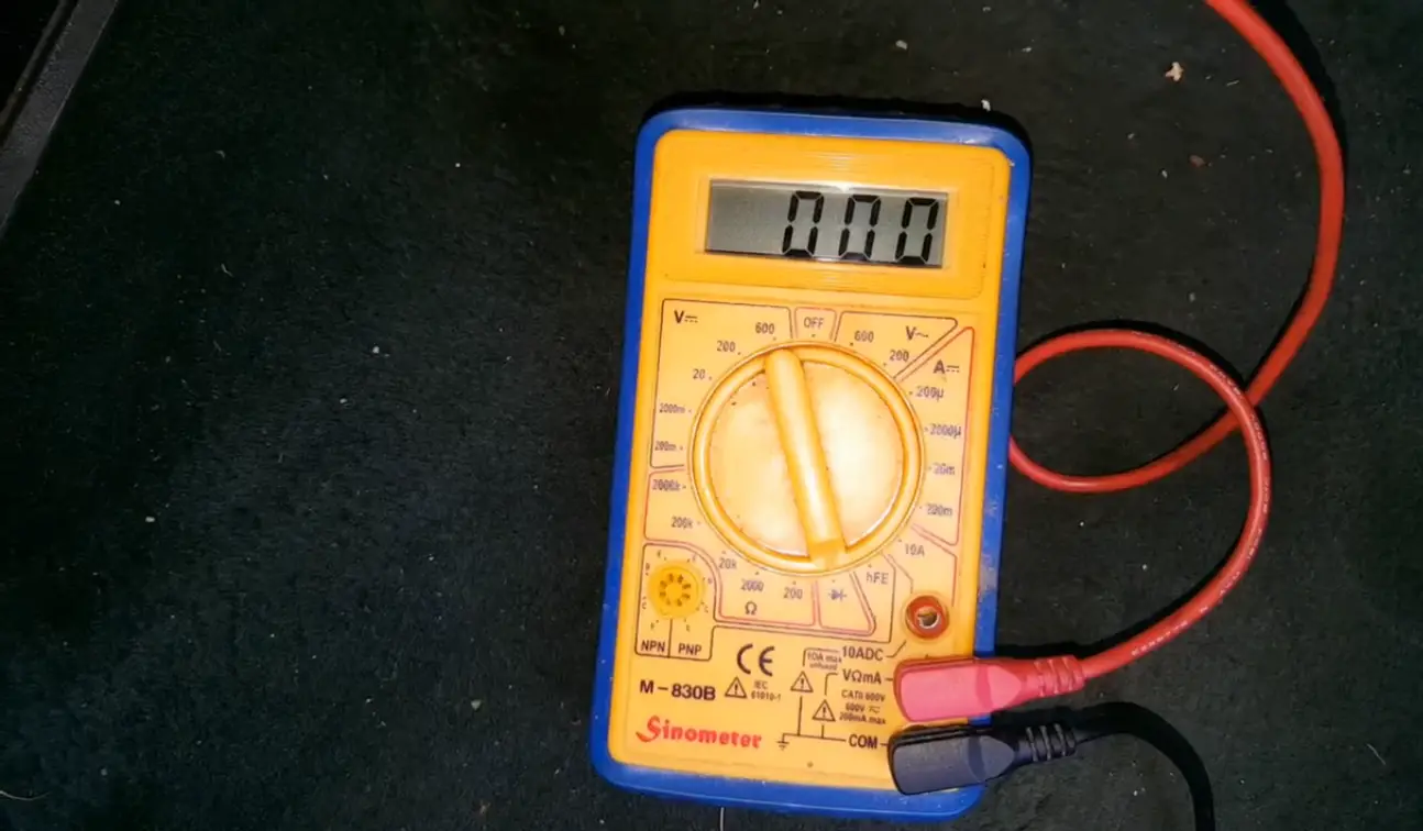 How Is a Voltmeter Connected in a Circuit? - ElectronicsHacks