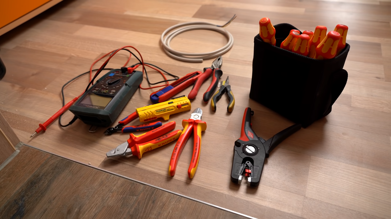 How Many 14 Gauge Wires in a Red Wire Nut? ElectronicsHacks