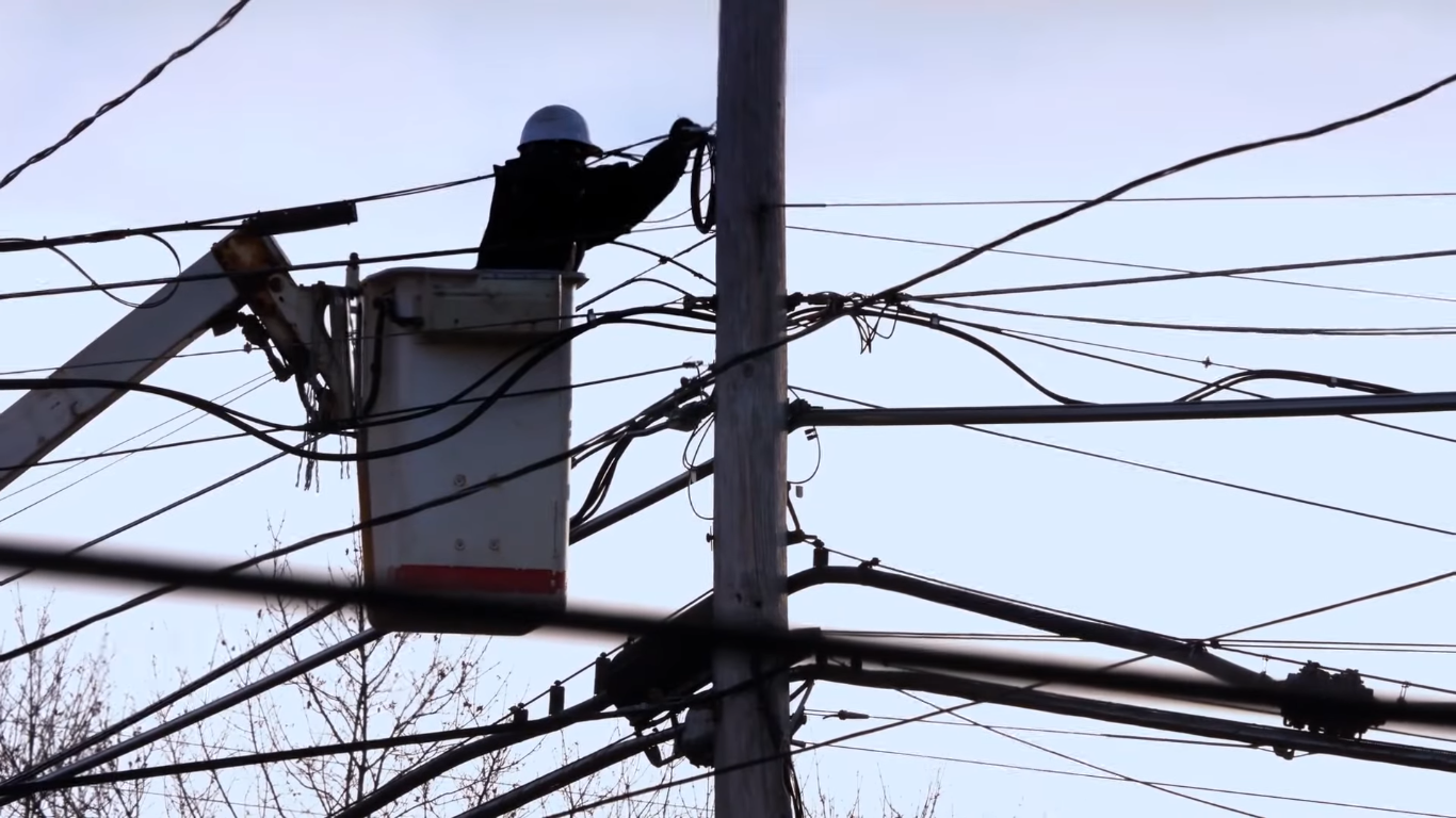 How Much Does It Cost to an Electrician? ElectronicsHacks