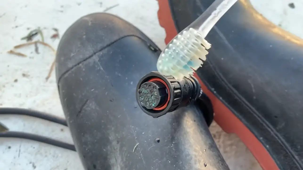 How to Remove Dielectric Grease? ElectronicsHacks