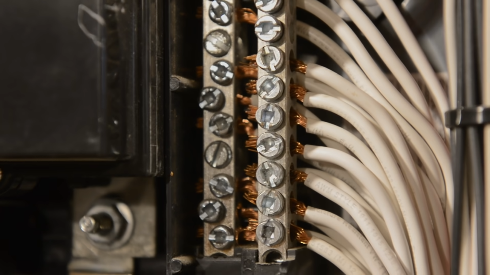 Does Ground Wire Need to Be Same Size? ElectronicsHacks