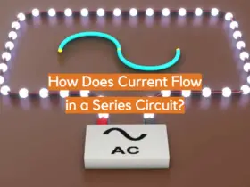 How Does Current Flow in a Series Circuit?