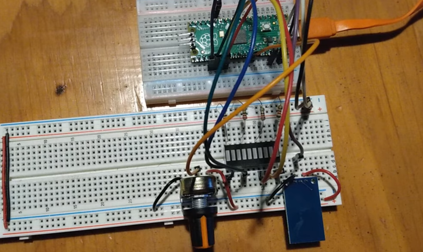 How to Use ADC on Raspberry Pi Pico? - ElectronicsHacks