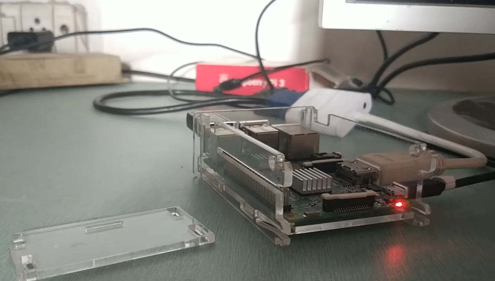 Red And Green Lights On The Raspberry Pi: What Does It Mean ...