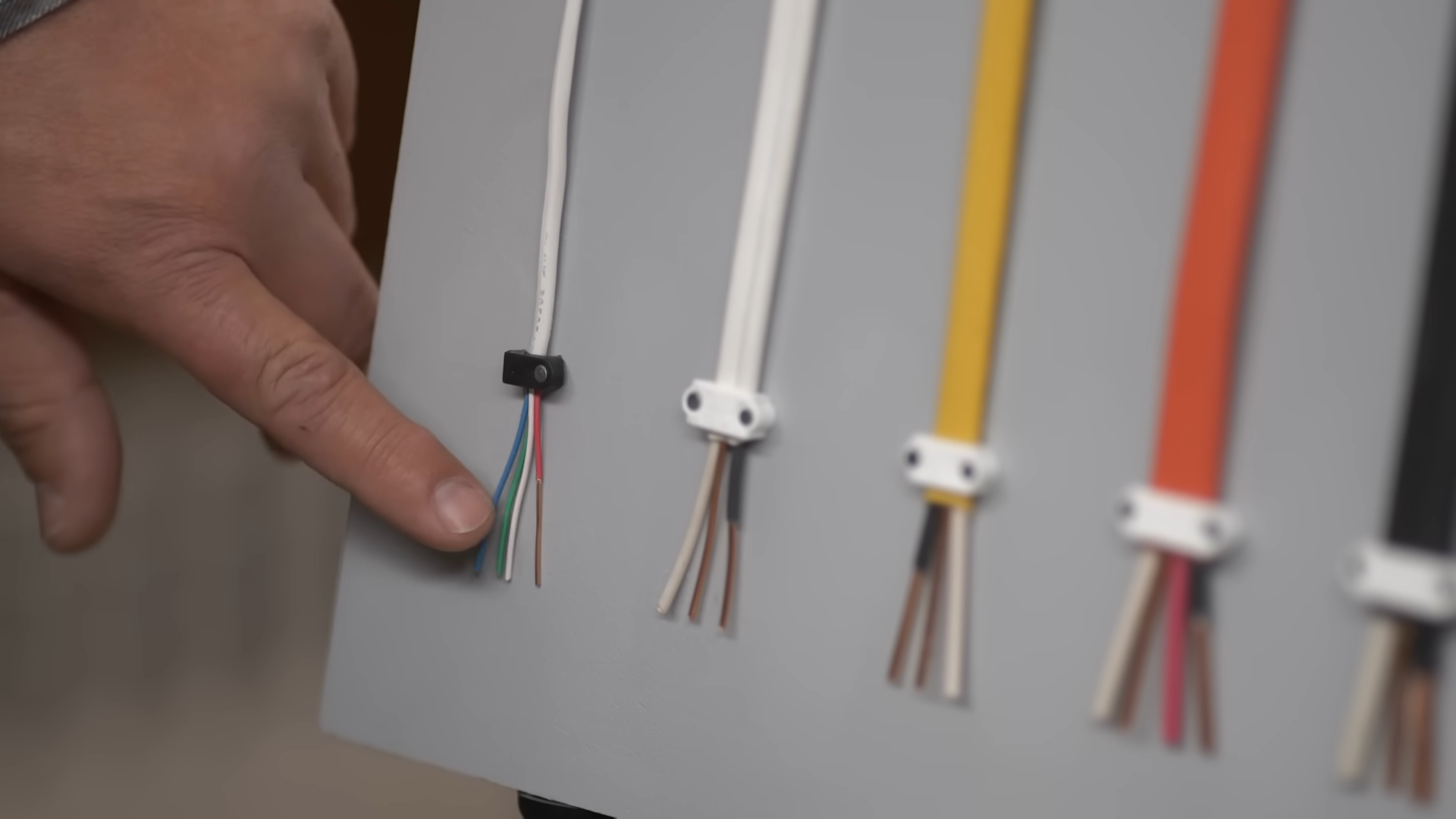 What Size Aluminum Wire for 100Amp Service? ElectronicsHacks